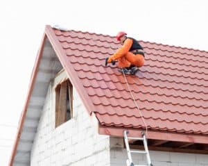תיקון גגות הוא תהליך של תיקון הנזק שנגרם לגג
